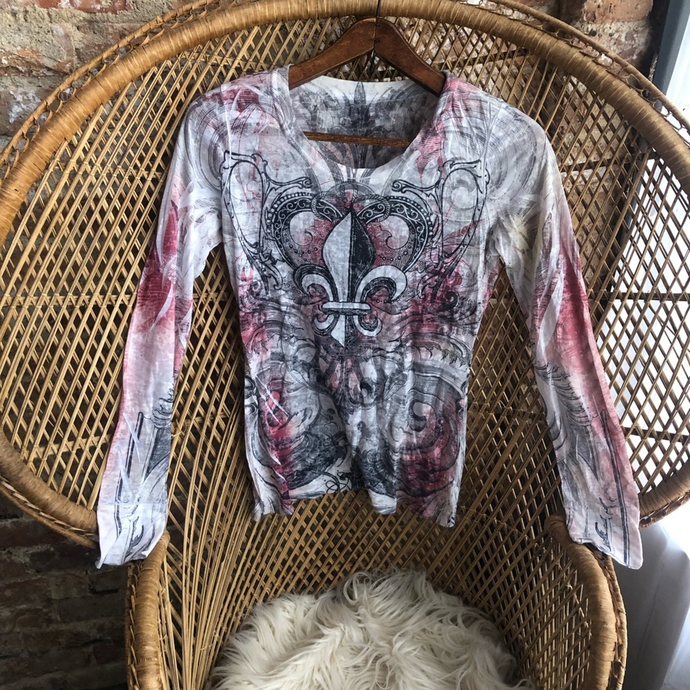 Graphic Long Sleeve Top with Fleur-de-Lis Design